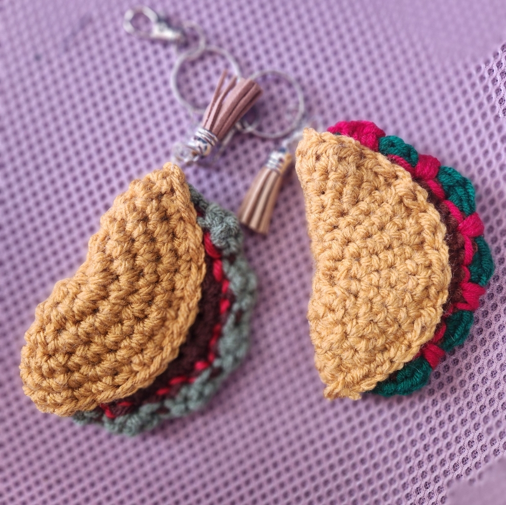 Handmade Crochet Taco Keychain (1)